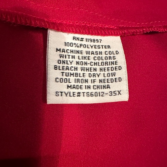 Collective Concepts 2X red polyester sleeveless Vneck flowy blouse - Picture 4 of 4